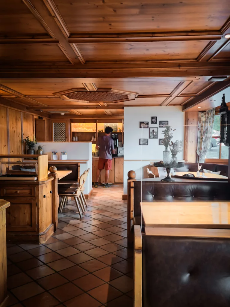 Hôtel Oberland à Triesenberg, hôtel avec sel-check-in. Hôtel 3 étoiles avec café et thé illimité au cœur du Liechtenstein à côté de la Suisse et l'Autriche.