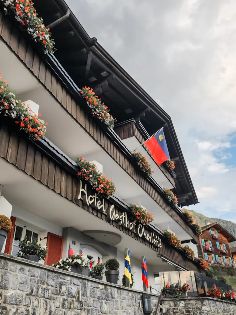 Hôtel Oberland à Triesenberg, hôtel avec sel-check-in. Hôtel 3 étoiles avec café et thé illimité au cœur du Liechtenstein à côté de la Suisse et l'Autriche.