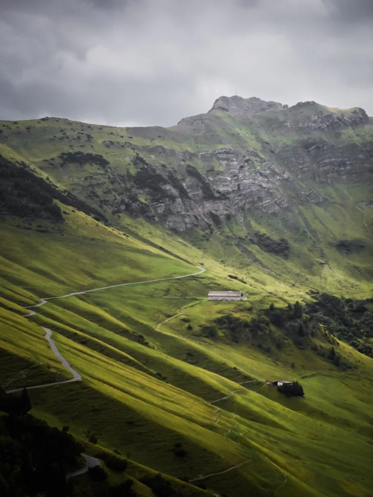 Randonnées à Malbun, station et destination outdoor au Liechtenstein. Idées de randonnée dans les Alpes. Guide pratique pour visiter le Liechtenstein en été.