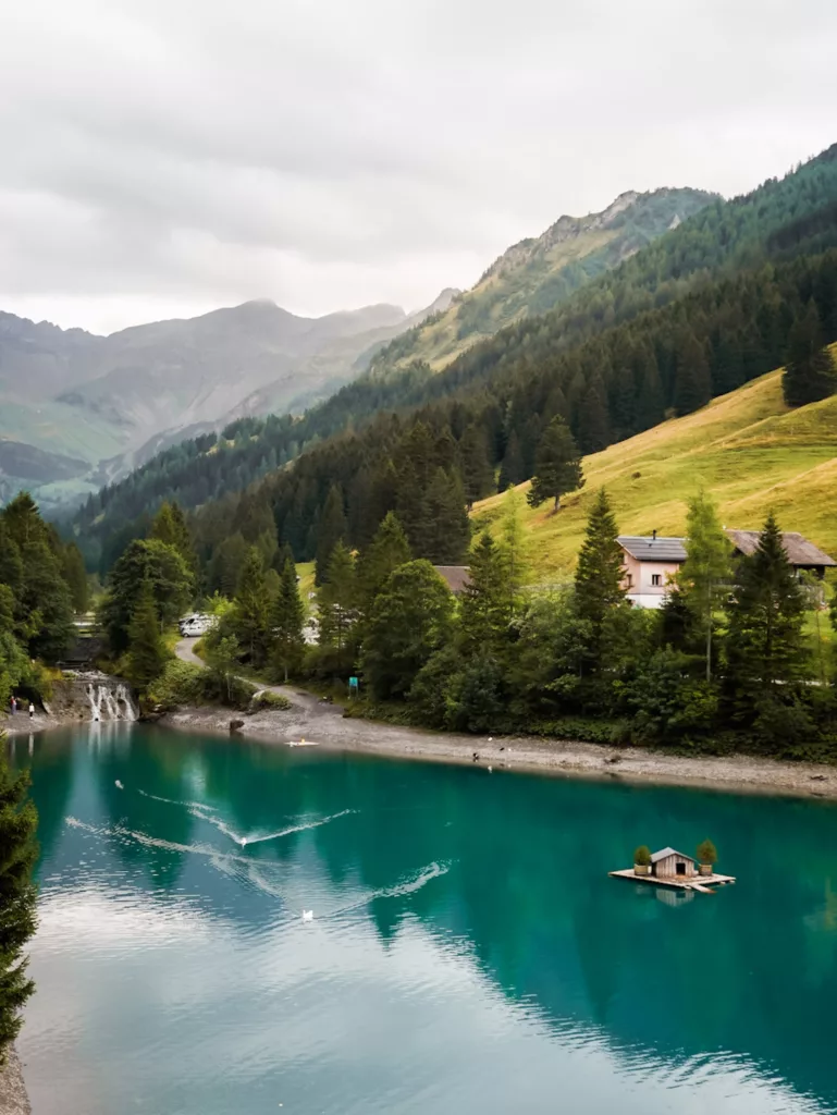 Stausee Steg et Gänglesee, balade et randonnées autour des lacs. Incontournable à découvrir au Liechtenstein, une destination outdoor dans les Alpes en été