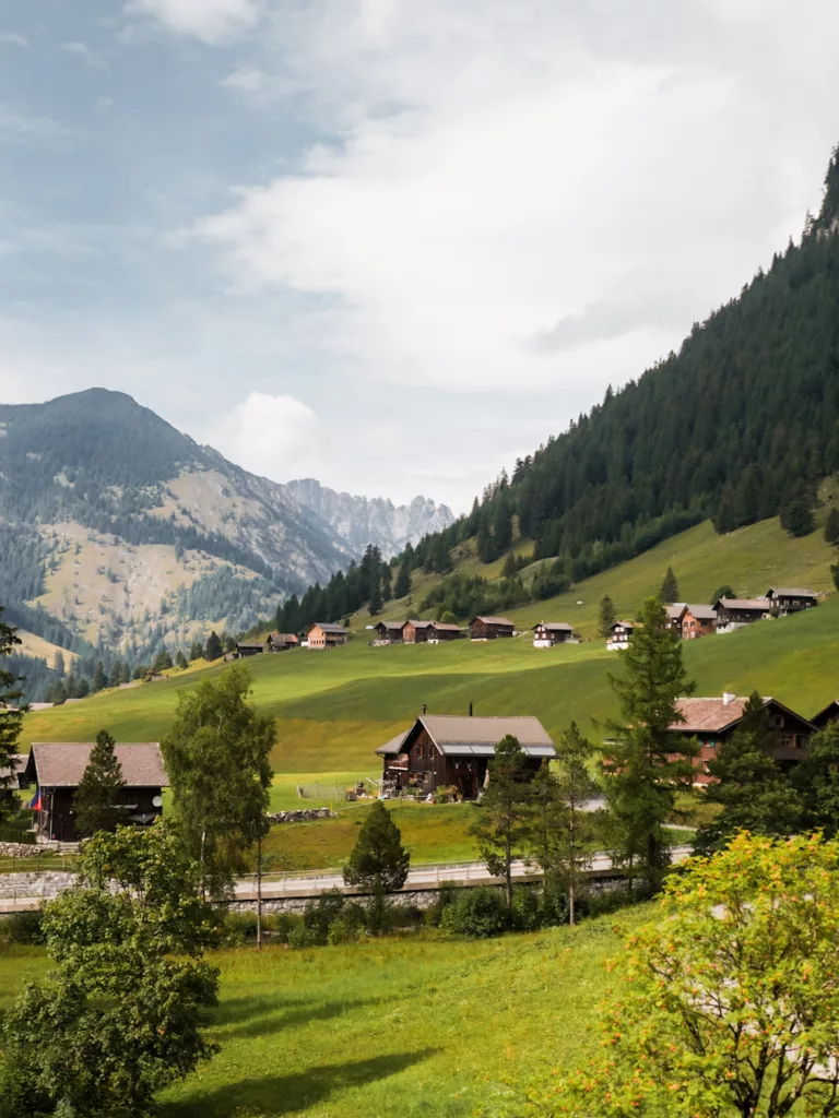 Stausee Steg et Gänglesee, balade et randonnées autour des lacs. Incontournable à découvrir au Liechtenstein, une destination outdoor dans les Alpes en été