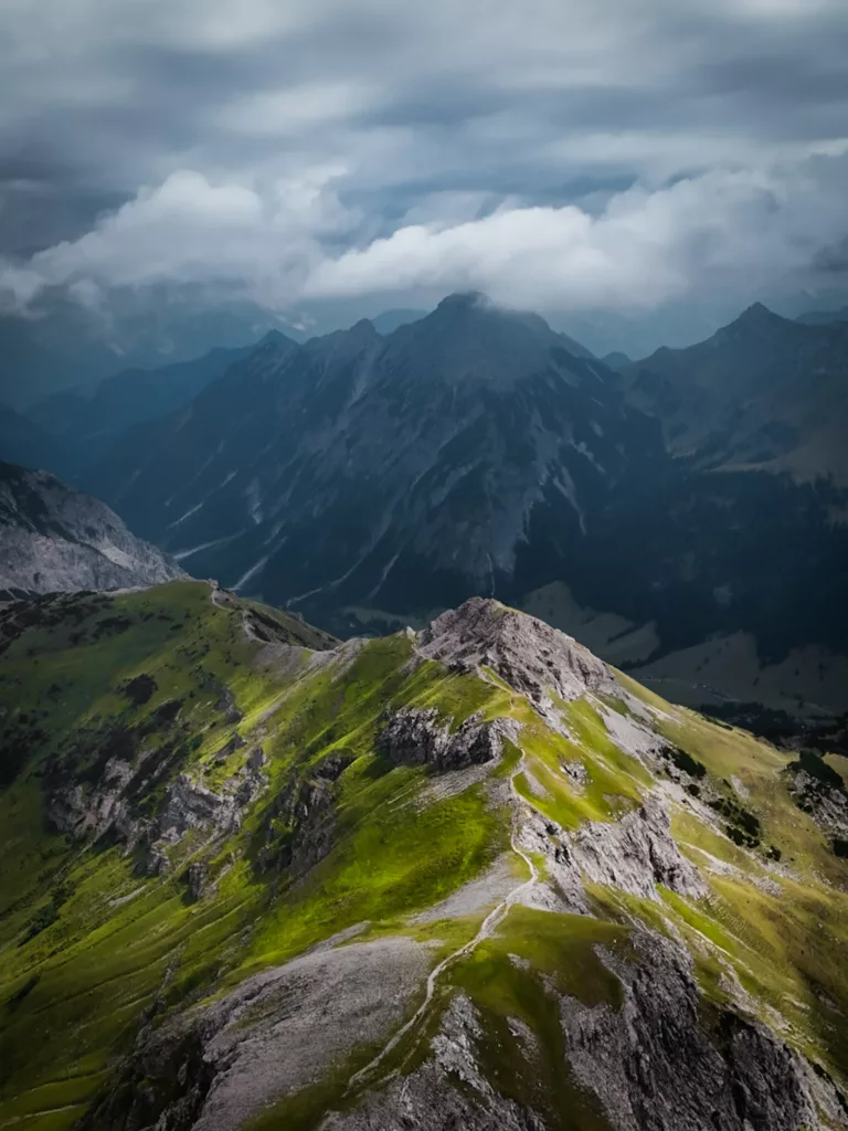 Randonnées à Malbun, station et destination outdoor au Liechtenstein. Idées de randonnée dans les Alpes. Guide pratique pour visiter le Liechtenstein en été.