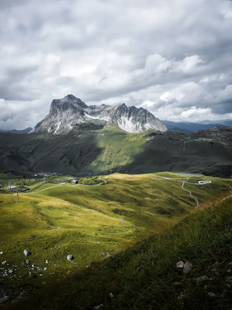 Le paysage Alpin de la via ferrata du Karhorn en Autriche dans la région du Bregenzerwald