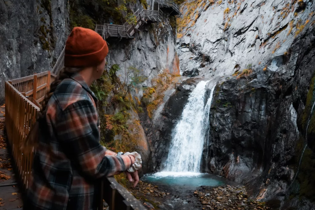 Gorges de Durnand : parmi les plus belles gorges de Suisse, visiter les gorges de Durnand à côté de Martigny dans le Valais ; Infos pratiques et recommandations.