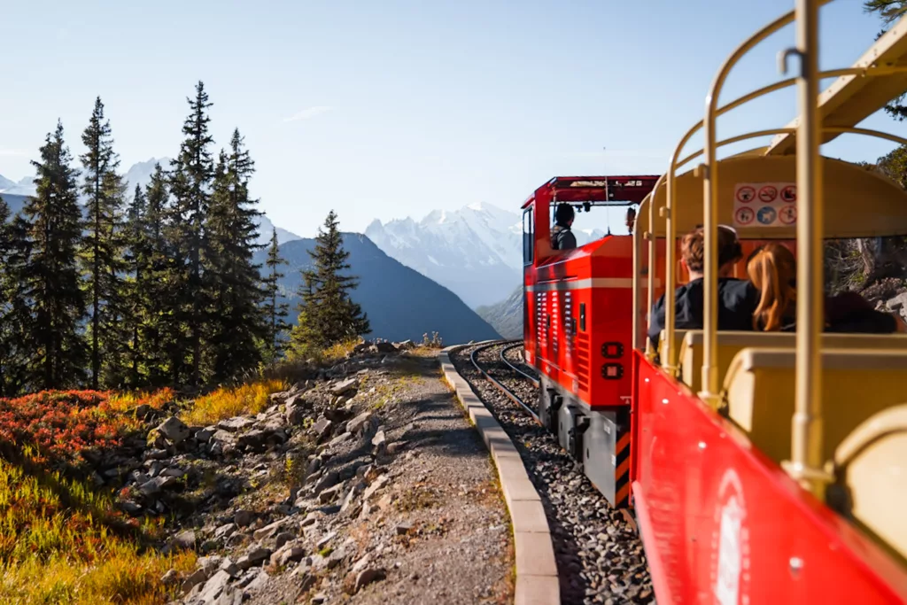Train panormaique VerticAlp Emosson à Martigny, visiter la Suisse en automne.