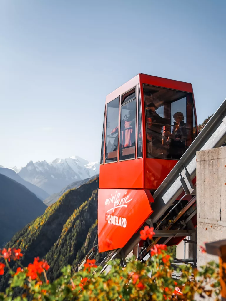 VertciAlp Emosson, montée en funiculaire au barrage d'Emosson.